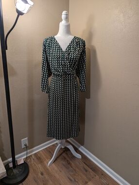 Igigi 26/28 Green and Cream Geometric 3/4 Sleeve Dress